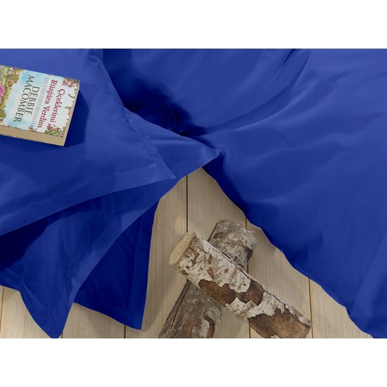 Lenjerie de pat Albastra din bumbac fabricată cu atenție la detalii în atelierul propriu.