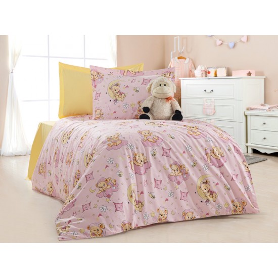 Lenjerie de pat Good Night din bumbac fabricată cu atenție la detalii în atelierul propriu. Lenjerie de pat Good Night din bumbac fabricată cu atenție la detalii în atelierul propriu.