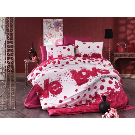 Lenjerie de pat Love din bumbac fabricată cu atenție la detalii în atelierul propriu. Lenjerie de pat Love din bumbac fabricată cu atenție la detalii în atelierul propriu.