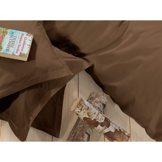 Lenjerie de pat Maro din bumbac fabricată cu atenție la detalii în atelierul propriu. Lenjerie de pat Maro din bumbac fabricată cu atenție la detalii în atelierul propriu.