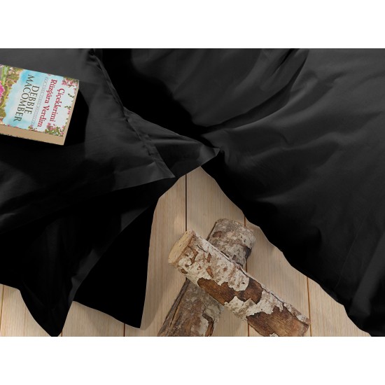 Lenjerie de pat Neagra din bumbac fabricată cu atenție la detalii în atelierul propriu. Lenjerie de pat Neagra din bumbac fabricată cu atenție la detalii în atelierul propriu.