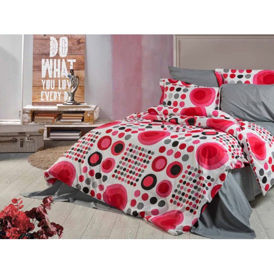 Lenjerie de pat Red Dots din bumbac fabricată cu atenție la detalii în atelierul propriu.